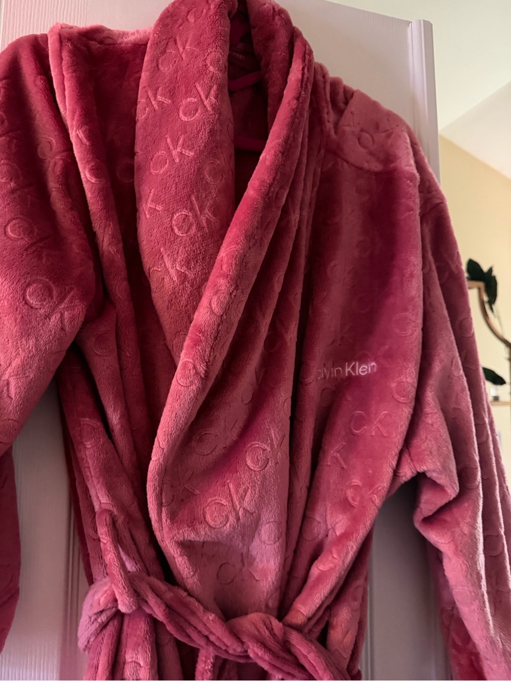 Calvin Klein Plush Shawl-Collar Teddy Robe in Rose Pink🌸